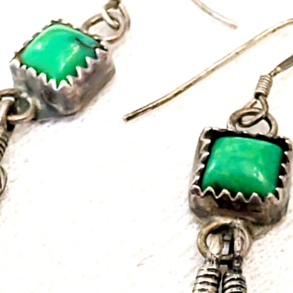 Vintage Navajo Sterling Silver & Gaspeite Feather Earrings - Picture 8 of 9